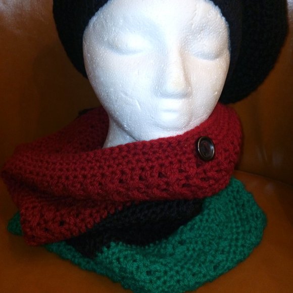 NEW Crochet Colorblock Red-Black-Green Cowl Scarf - Picture 8 of 11